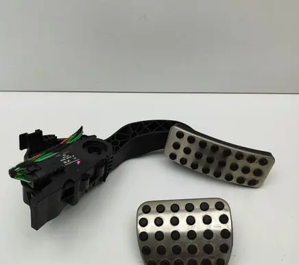 Mercedes-Benz CLA C117 X117 W117 Accelerator throttle pedal A2463001904 A2462901400