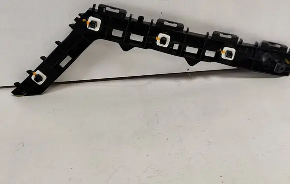 Rear bumper mounting bracket