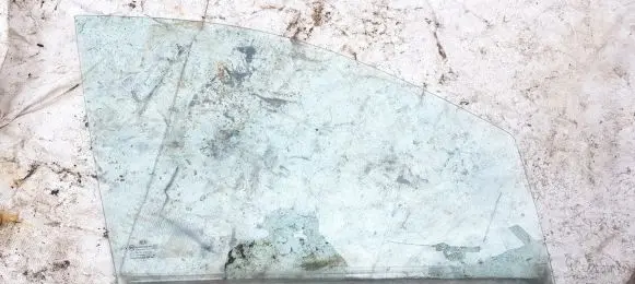 KIA Carens II Front door window glass four-door