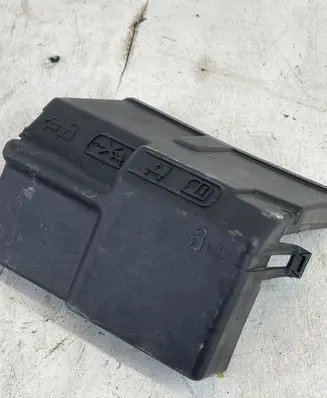 Opel Insignia B Fuse box cover 84068679 33277815 812461952
