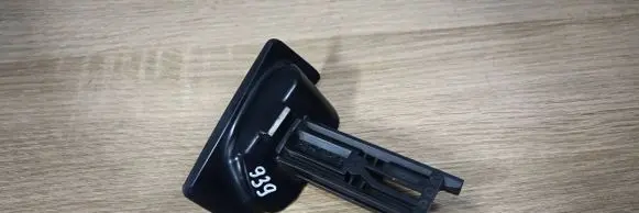 Mercedes-Benz E W211 Hand brake release handle 2114270020 70050001