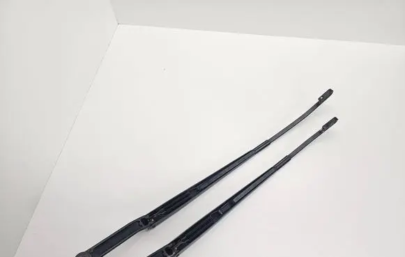 Front wiper blade arm