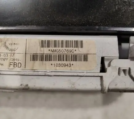 Nissan Pathfinder R51 Speedometer (instrument cluster) VP7NFF10849 NMG50769C VP5NFF10890AD