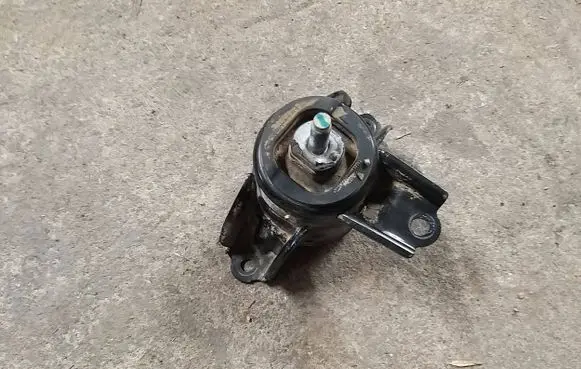 Hyundai i20 (BC3 BI3) Engine mount bracket 21824R1500
