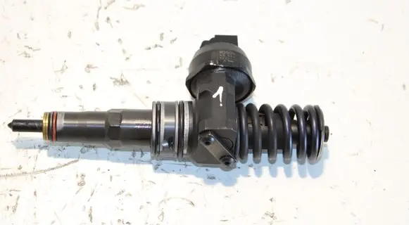 Volkswagen Caddy Fuel injector 038130073BN 0414720313
