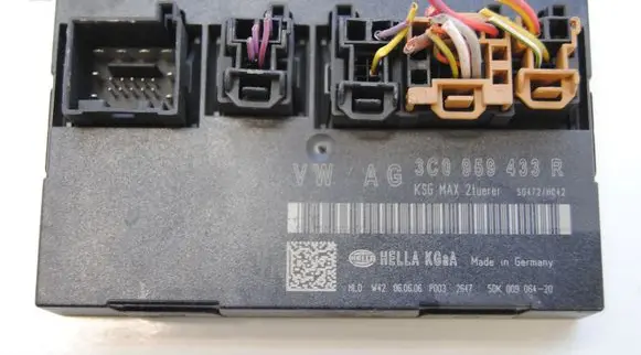 Volkswagen PASSAT B6 Central body control module 3C0959433R