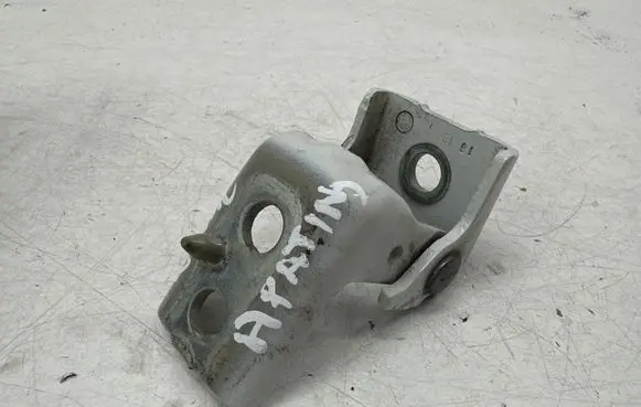 Peugeot 3008 II Rear door lower hinge