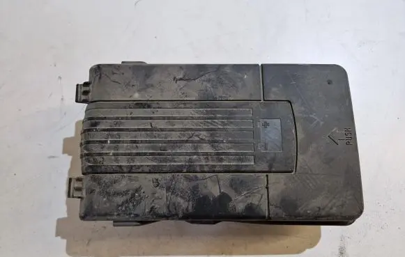 Volkswagen PASSAT B6 Battery box tray cover/lid 1K0915443