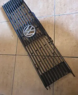 Front bumper upper radiator grill