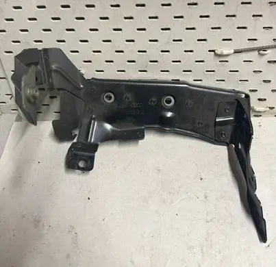 Audi E-tron GT Fender mounting bracket 4J3821132 05S0922