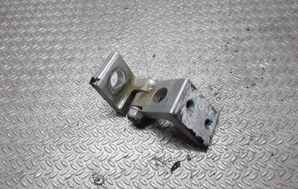 Skoda Octavia Mk2 (1Z) Rear door upper hinge 1Z0833401B