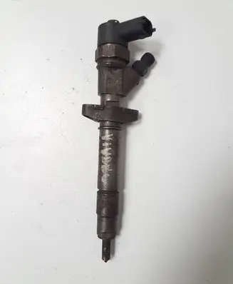 Opel Vivaro Fuel injector 0445110087