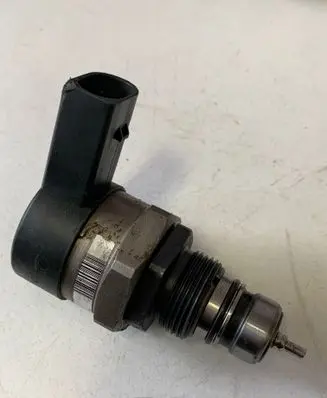 BMW 5 E60 E61 Fuel pressure sensor 0281002481