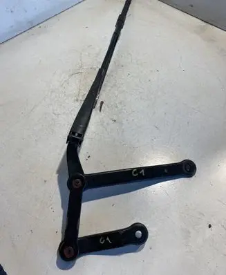 Mercedes-Benz C AMG W205 Front wiper blade arm W000062291