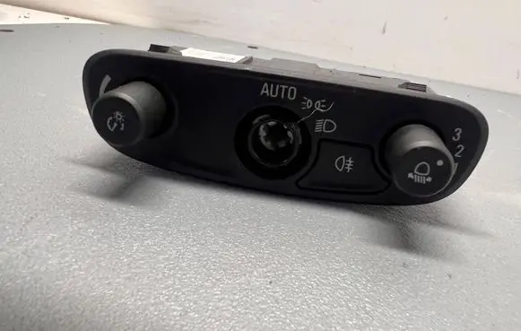 Opel Insignia B Light switch 39121796