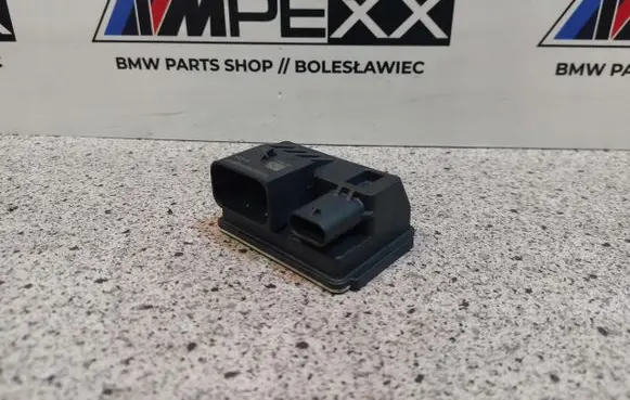BMW 5 F10 F11 Glow plug pre-heat relay 8570087