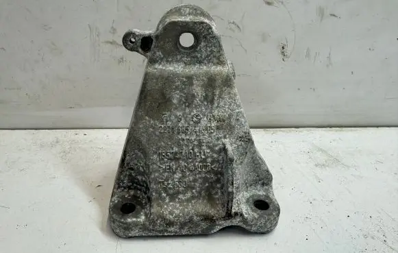BMW 4 F32 F33 Engine mounting bracket 6859416
