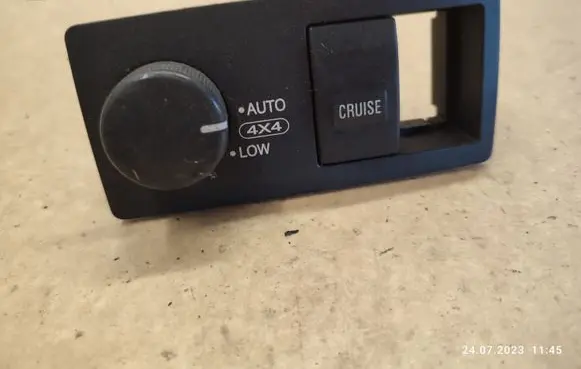 KIA Sorento Differential lock switch 93260