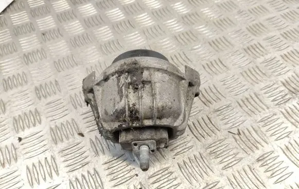 BMW 1 E81 E87 Engine mount bracket