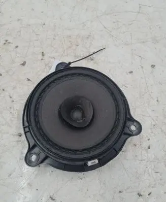 Nissan Juke I F15 Front door speaker