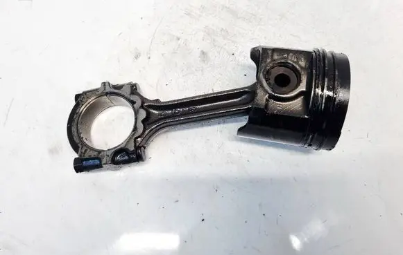 Nissan X-Trail T30 Piston with connecting rod
