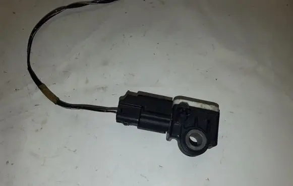 Mazda 3 II Airbag deployment crash/impact sensor BBM457KC0 965K3239 110310207