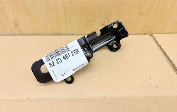 Renault Espace V (RFC) Fender mounting bracket 622346125R
