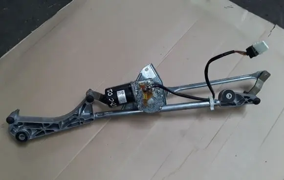 Mercedes-Benz C W203 Front wiper linkage and motor A2038200342 A2038204042