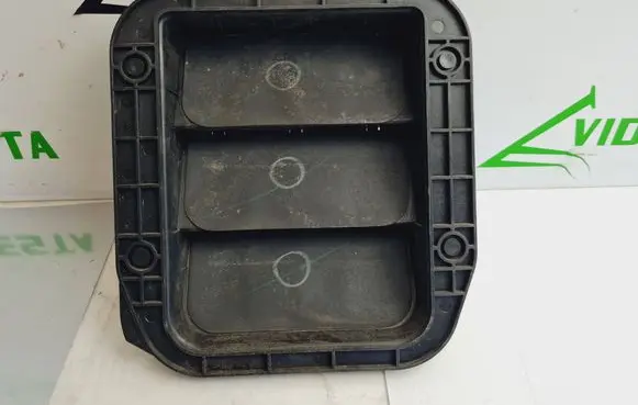 Honda CR-V Quarter panel pressure vent 75450