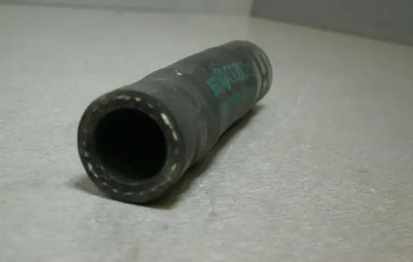 Volkswagen PASSAT B5.5 Engine coolant pipe/hose 07D121625