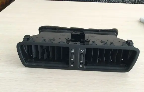 Volkswagen PASSAT B6 Dash center air vent grill