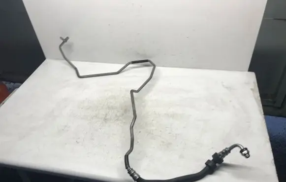 Gearbox oil cooler pipe/hose