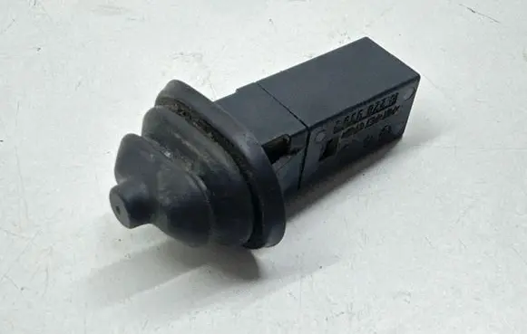BMW 7 E65 E66 Fuel tank opening switch 82289392