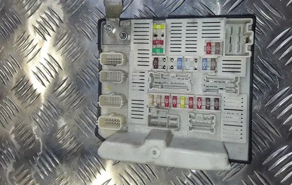 Renault Scenic II - Grand scenic II Fuse module 519158083 7950592616 8200481866G