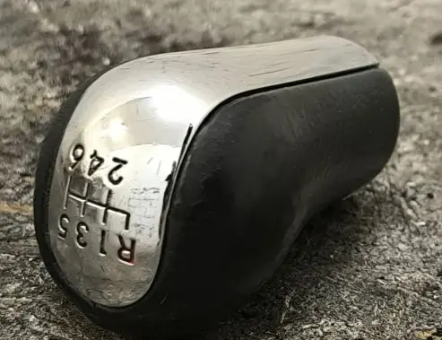Toyota Corolla Verso E121 Gear lever shifter trim leather/knob