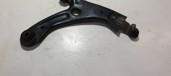 Volvo XC40 Front lower control arm/wishbone 32221282