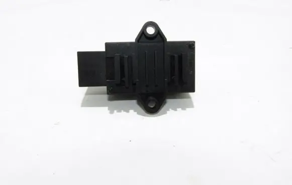 Volkswagen Touran I Seat heating relay 7L0959772