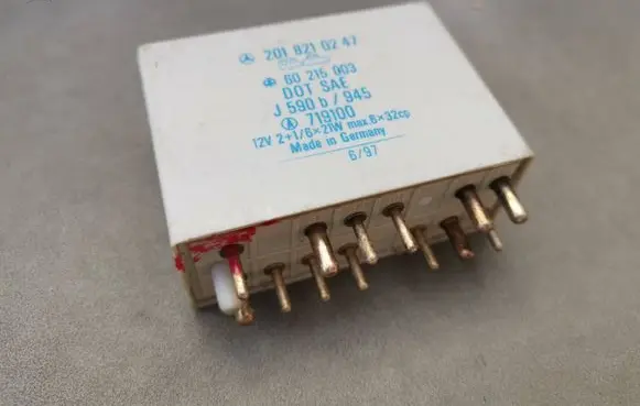 Mercedes-Benz C W202 Other relay 2018210247 60215003 J5909945
