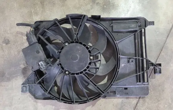 Ford Grand C-MAX Radiator cooling fan shroud 8240588 8V618C607LD C9G4A