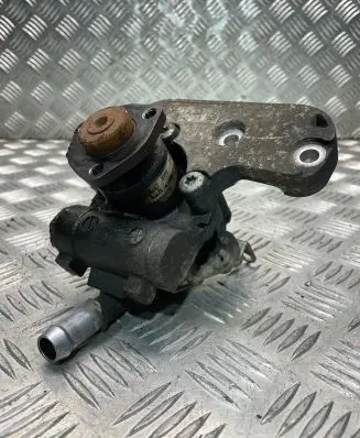 BMW X1 E84 Power steering pump 678883803