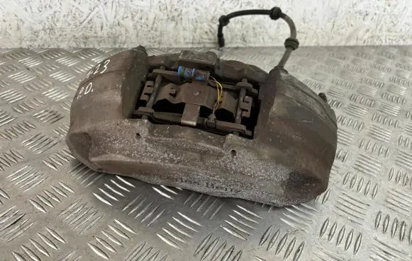 Mercedes-Benz C W205 Front brake caliper