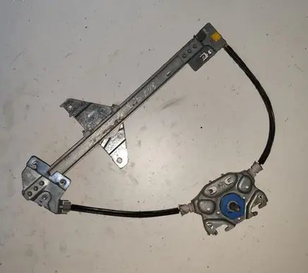Rear door manual window regulator