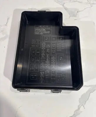 Toyota RAV 4 (XA40) Fuse box cover RBLAY3F03E