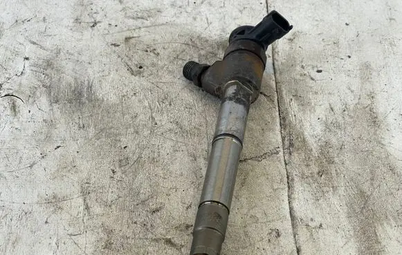 Opel Insignia B Fuel injector 0445110713