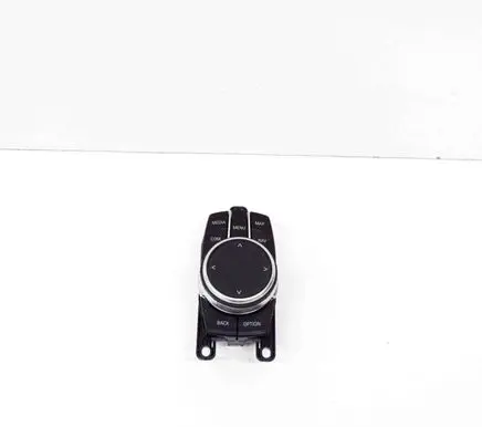 Head unit multimedia control