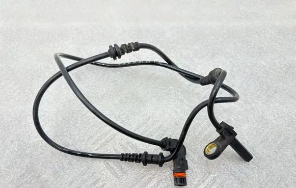 Mercedes-Benz S W221 ABS brake wheel speed sensor A2219057100