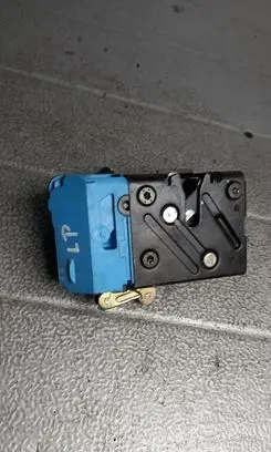 Volvo S40, V40 Front door lock