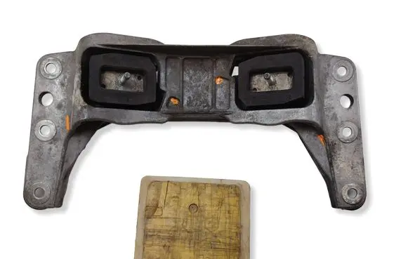 BMW 6 E63 E64 Gearbox mounting bracket 676110202