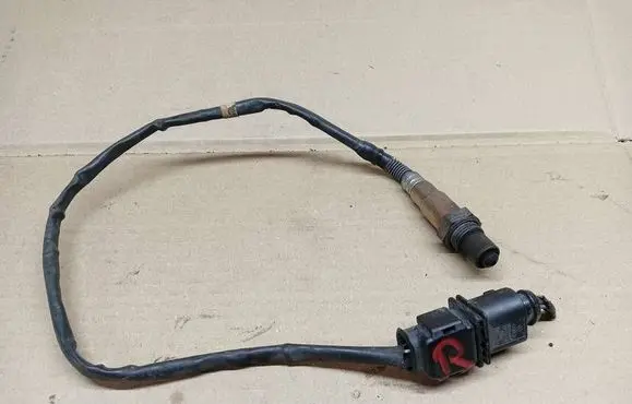 Skoda Octavia Mk2 (1Z) Lambda probe sensor 03L906262B 008011 0281004085