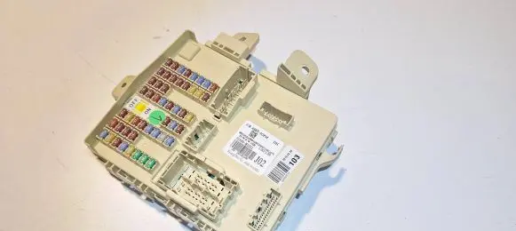 Hyundai Genesis Fuse module 91950B1221